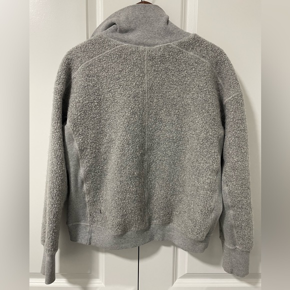 LULULEMON- Stand Out Sherpa 1/2 Zip
Heathered Core Light Grey / Silver - Picture 2 of 3